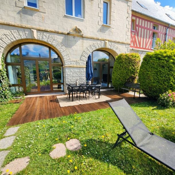 Terrasse après aménagements et décoration, Commes, Normandie, L'Art d'Hestia conciergerie
