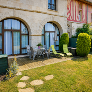 Terrasse avant modifications décoration, Commes, Normandie, L'Art d'Hestia conciergerie
